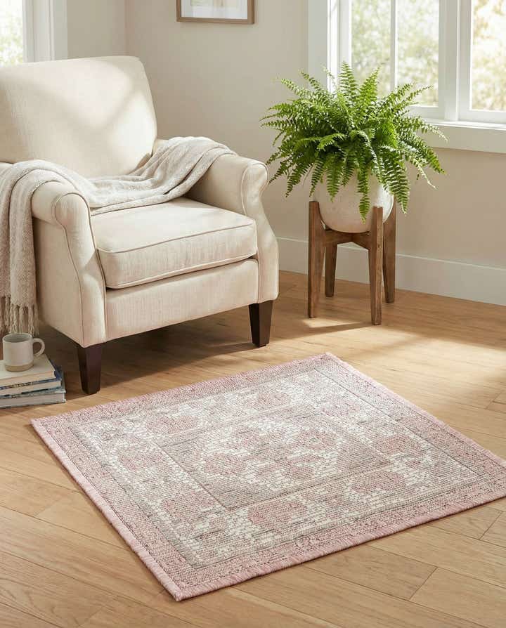 1' 4 x 1' 4 Easy-Clean Traditional Indoor / Outdoor Sample Rug