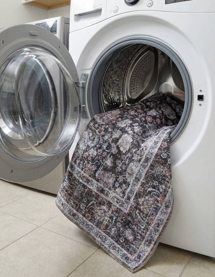 Detail image of  4' x 6' Yara Rug