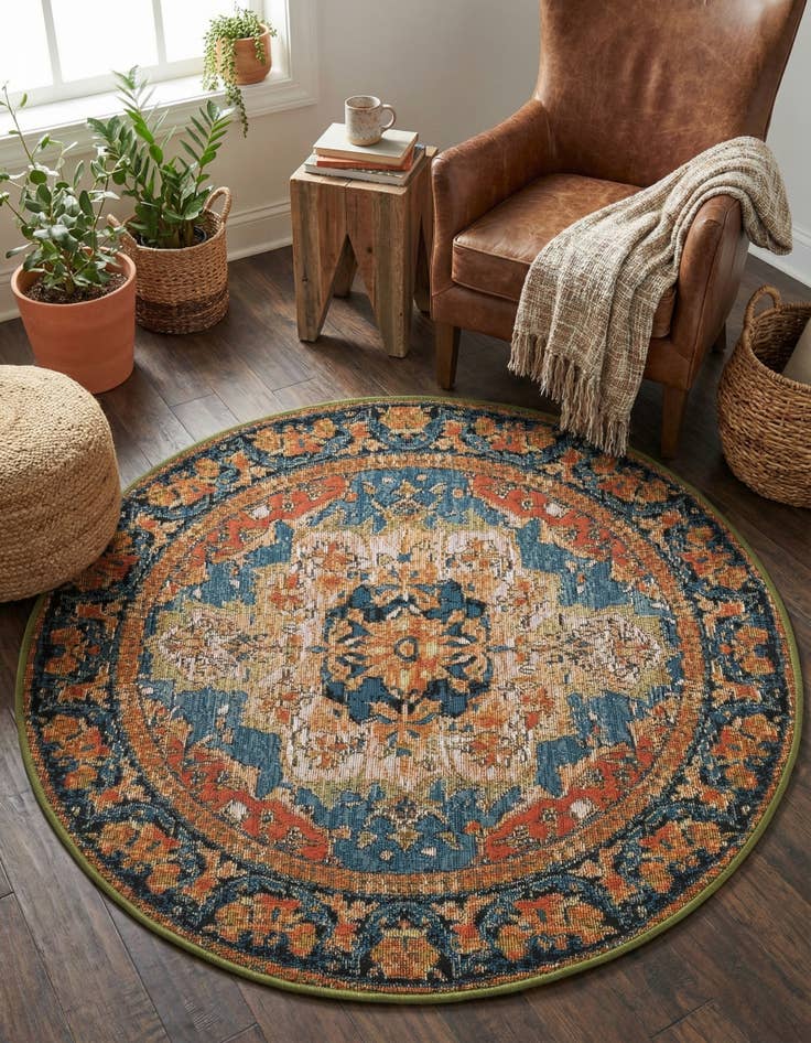Detail image of  3' x 3'  Washable Traditional Indoor / Outdoor Round Rug