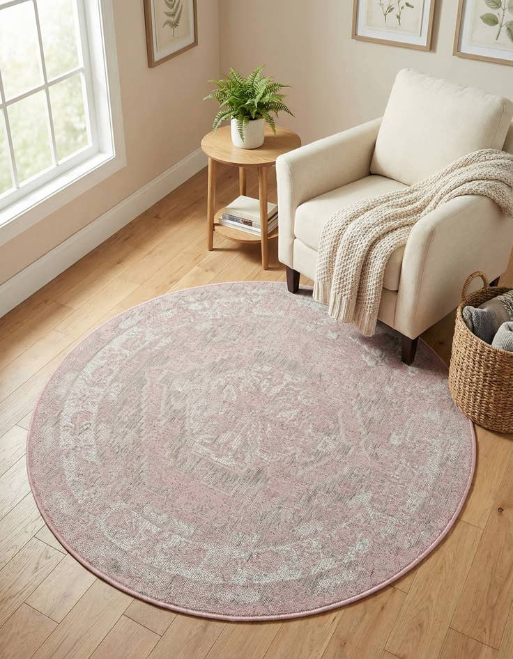Detail image of 4' x 4'  Washable Traditional Indoor / Outdoor Round Rug