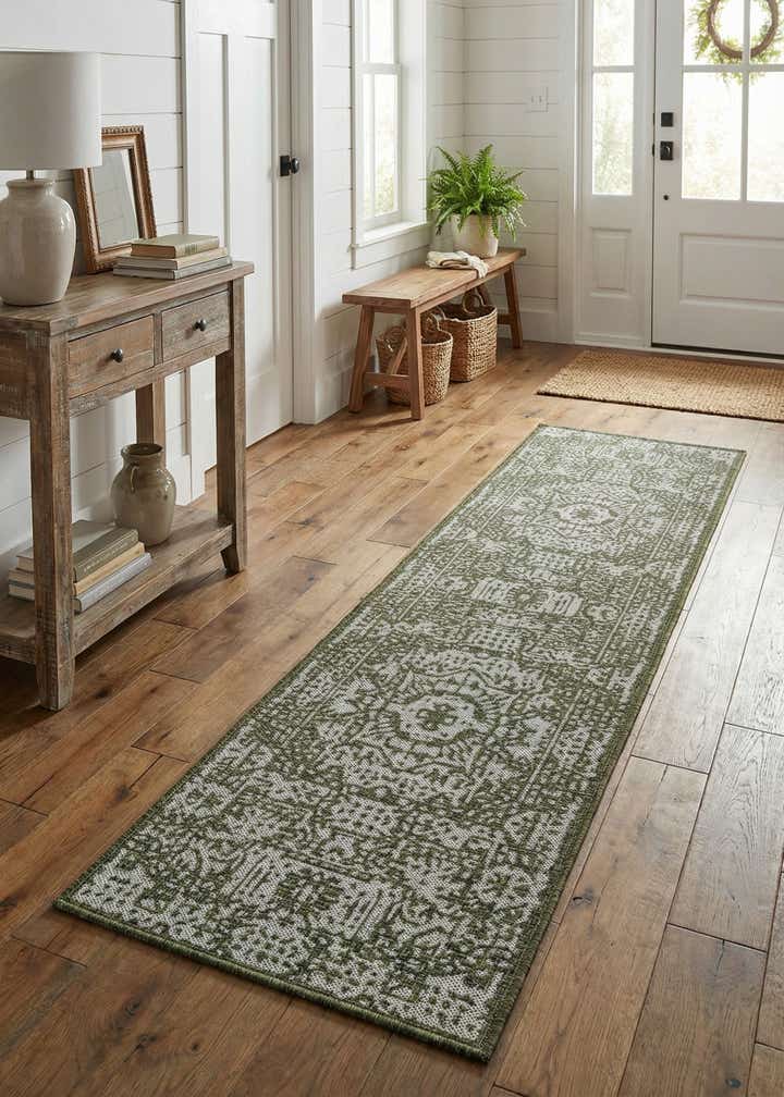 2' x 8' Easy-Clean Traditional Indoor / Outdoor Runner Rug
