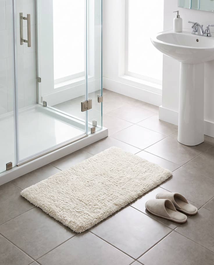 Detail image of 1' 8 x 2' 7 Bano Luxe Bath Mat