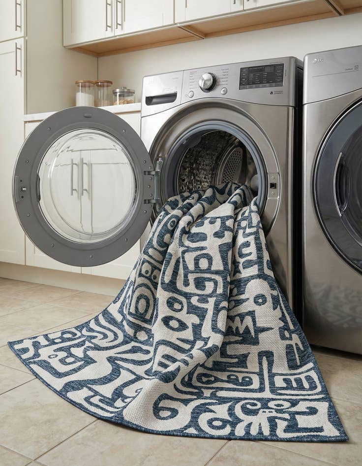 Detail image of  7' 10 x 7' 10  Washable Modern Indoor / Outdoor Square Rug