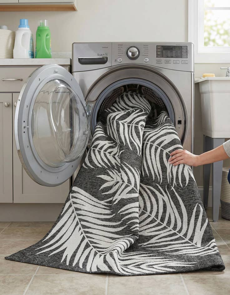 Detail image of 5' 3 x 8'  Washable Botanical Indoor / Outdoor Rug