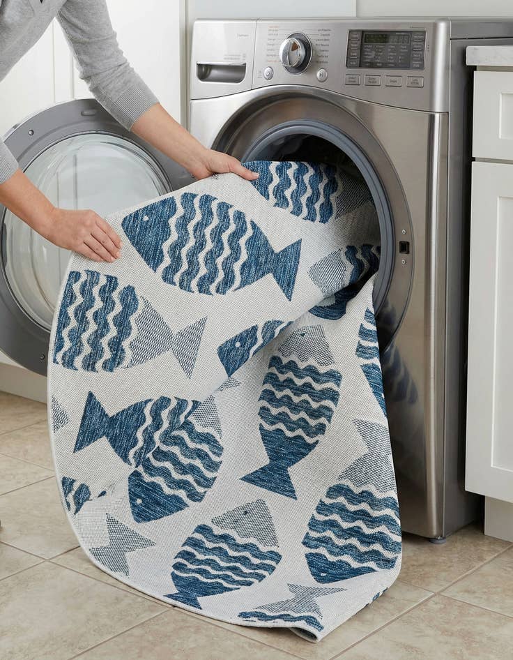 Detail image of 6' x 6'  Washable Coastal Indoor / Outdoor Round Rug