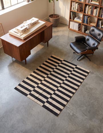 4' 3 x 5' 9 Hand Woven Kilim Modern Wool Rug
