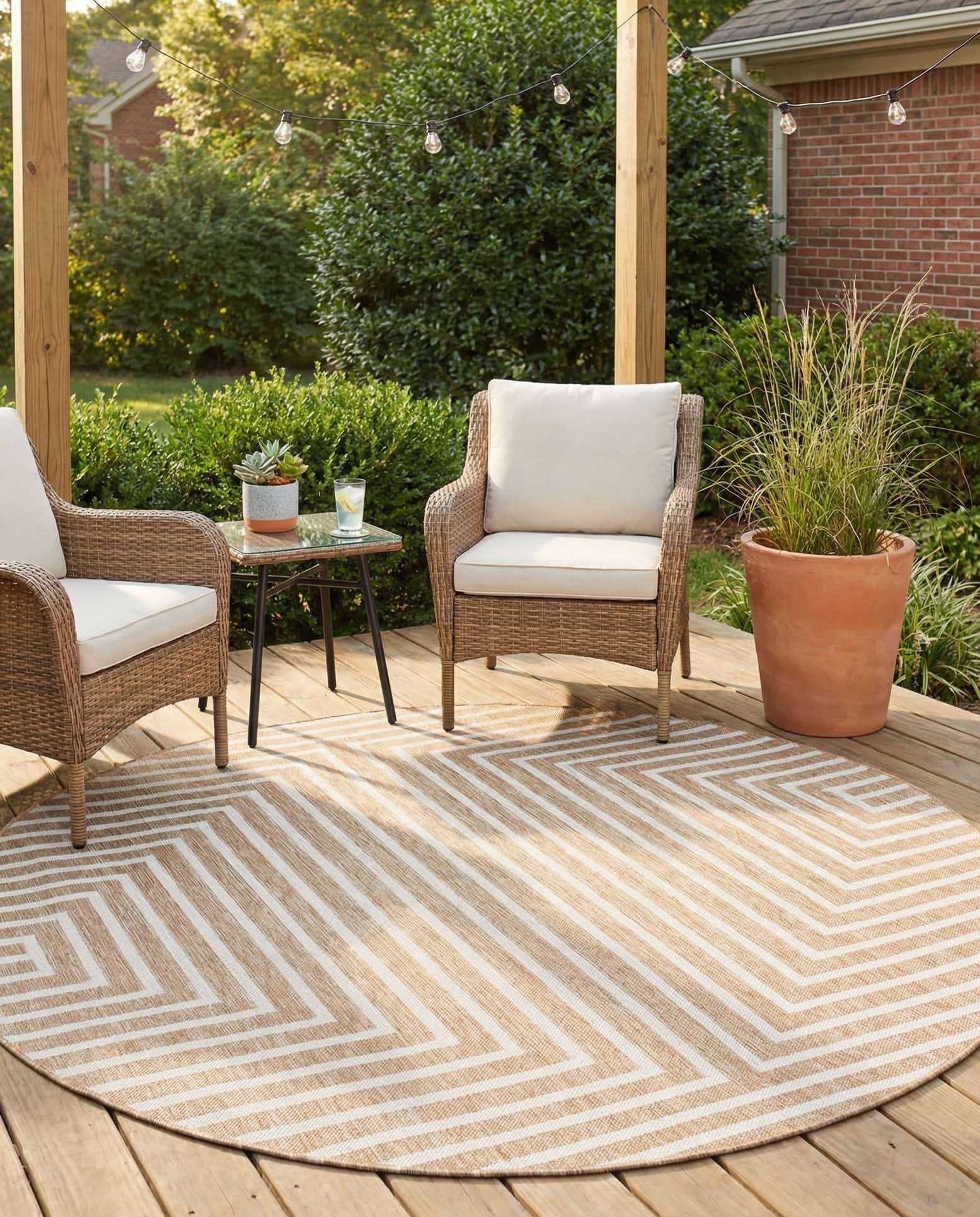 6' x 6' Easy-Clean Modern Indoor / Outdoor Round Rug