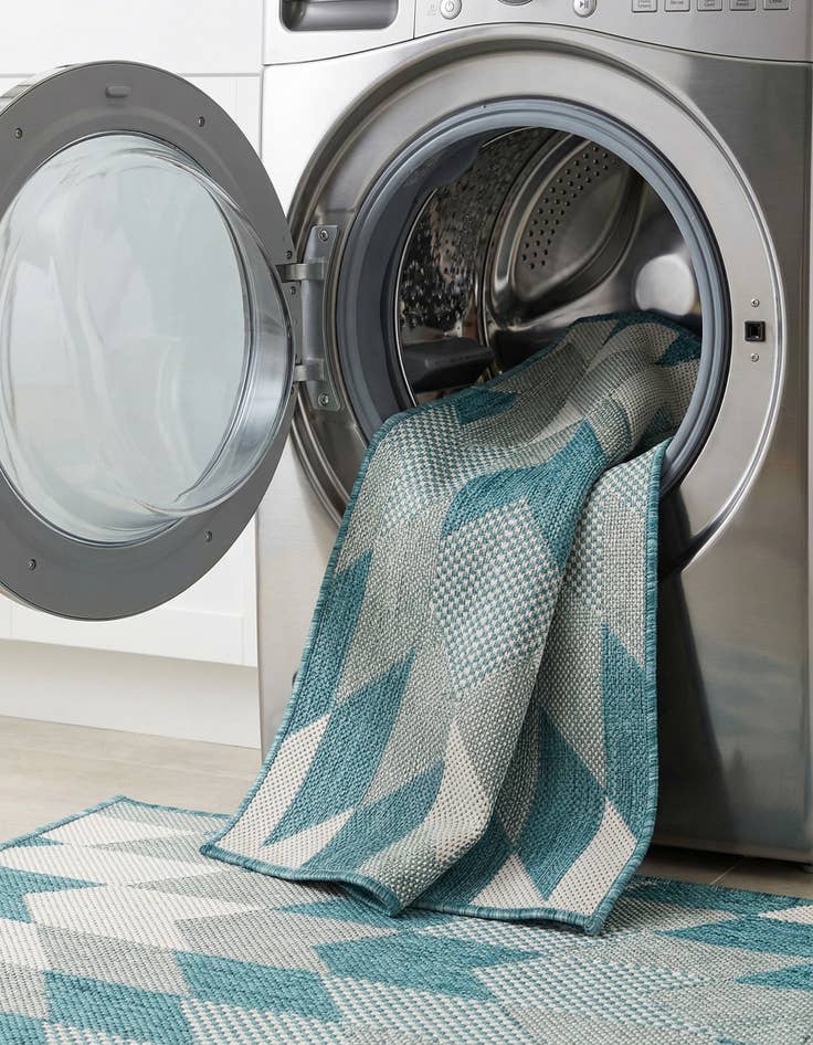 Detail image of 2' x 3'  Washable Modern Indoor / Outdoor Rug