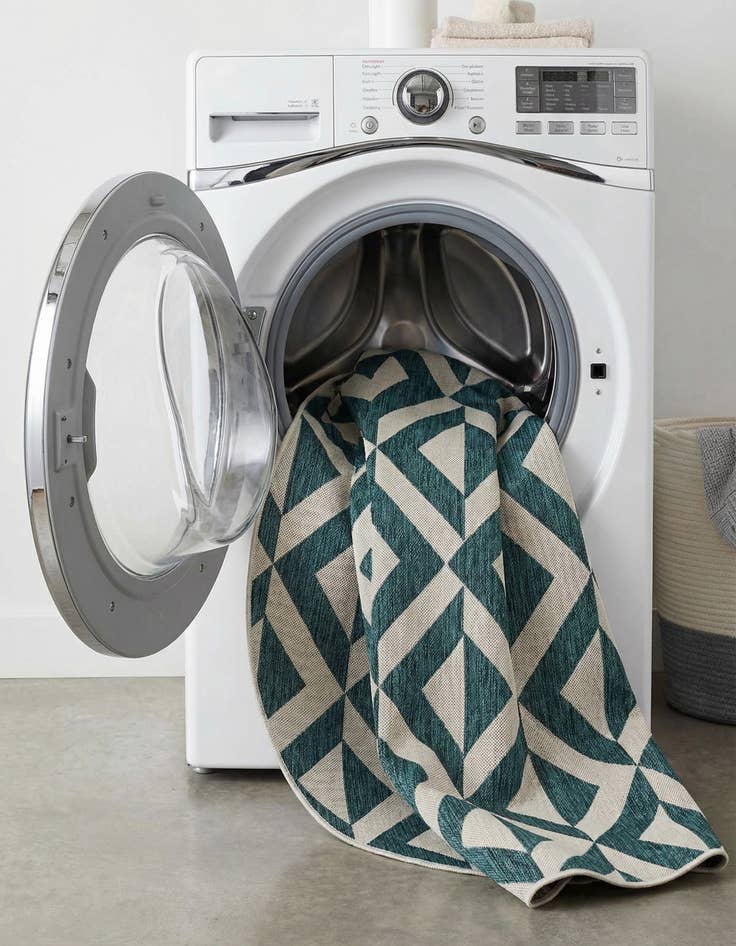 Detail image of 6' 7 x 6' 7  Washable Jill Zarin Napa Indoor / Outdoor Round Rug