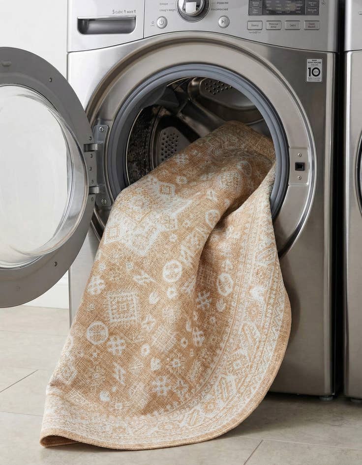 Detail image of 7' 10 x 10'  Washable Aztec Indoor / Outdoor Oval Rug