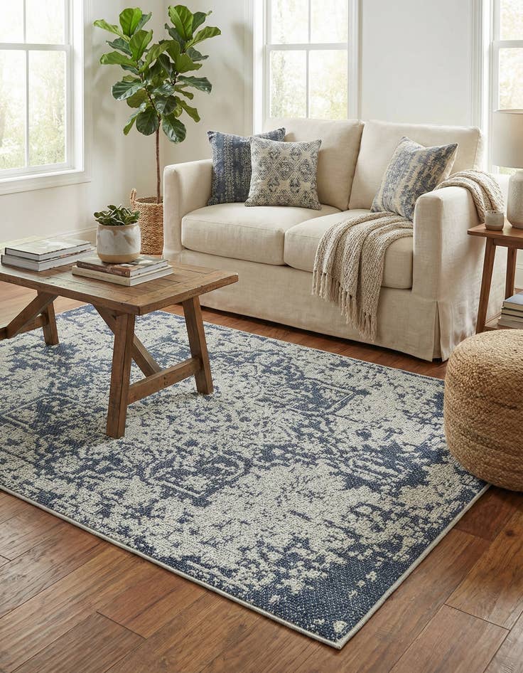 Detail image of 4' 1 x 6' 1  Washable Traditional Indoor / Outdoor Rug