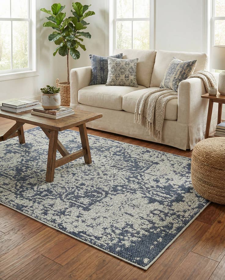 Detail image of 4' 1 x 6' 1 Easy-Clean Traditional Indoor / Outdoor Rug
