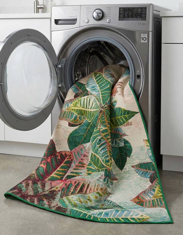 Detail image of  7' x 10'  Washable Botanical Indoor / Outdoor Rug