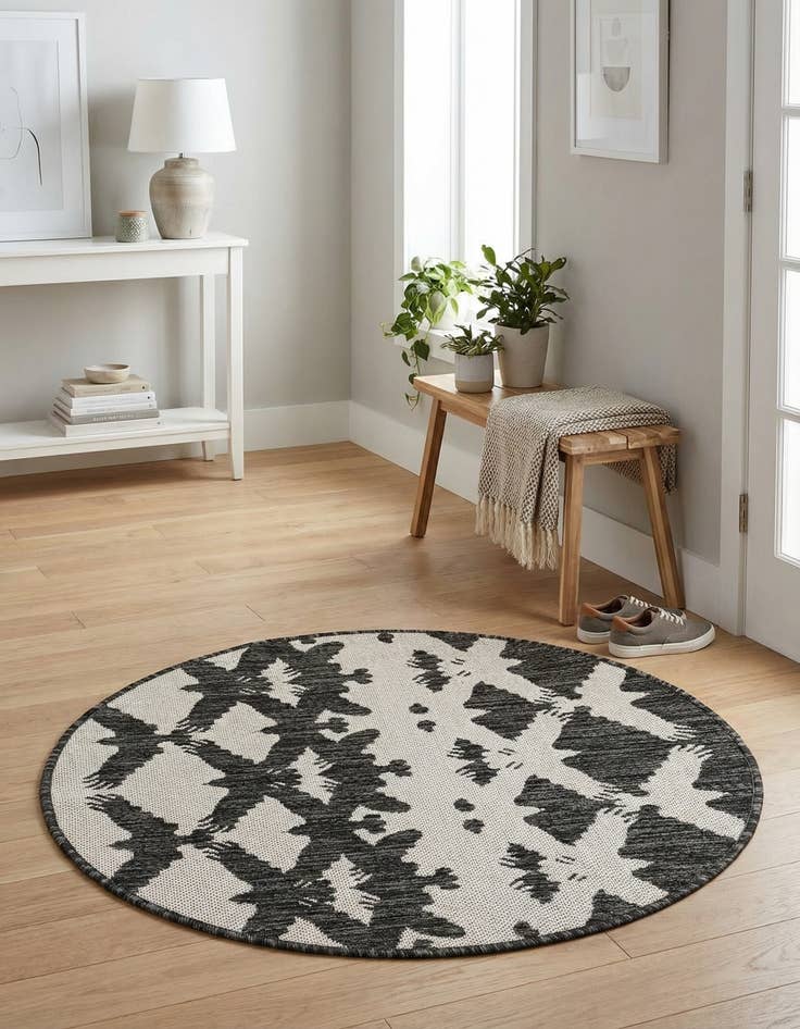 Detail image of 3' x 3'  Washable Modern Indoor / Outdoor Round Rug