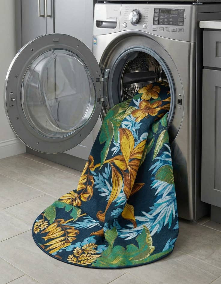 Detail image of  7' 10 x 7' 10  Washable Botanical Indoor / Outdoor Round Rug