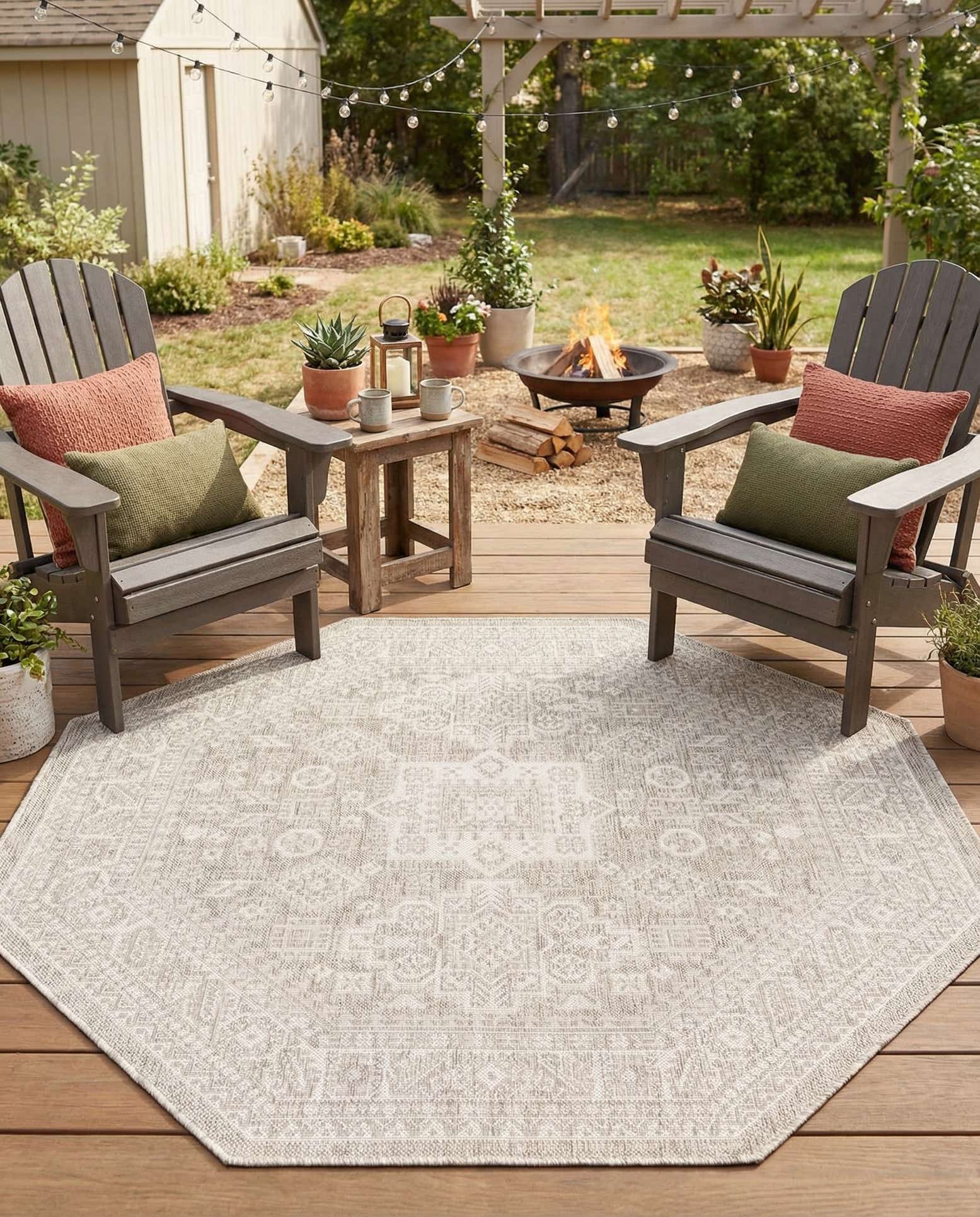 5' 3 x 5' 3 Easy-Clean Aztec Indoor / Outdoor Octagon Rug