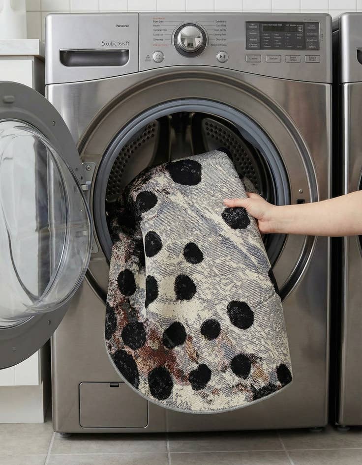 Detail image of 4' x 4'  Washable Modern Indoor / Outdoor Round Rug