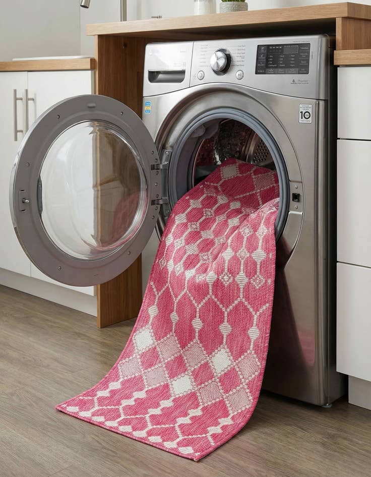 Detail image of 2' x 6'  Washable Trellis Indoor / Outdoor Runner Rug