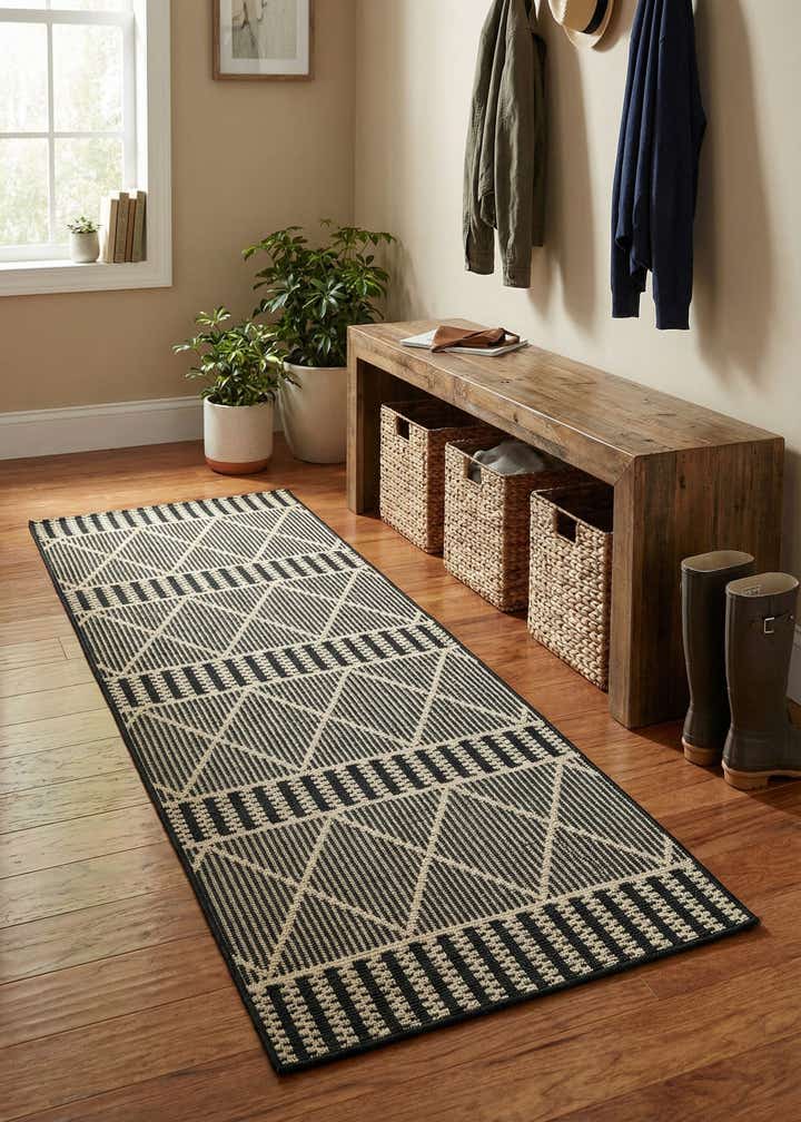 2' 7 x 5' 3 Easy-Clean Lattice Indoor / Outdoor Runner Rug