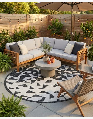 7' 10 x 7' 10 Easy-Clean Modern Indoor / Outdoor Round Rug