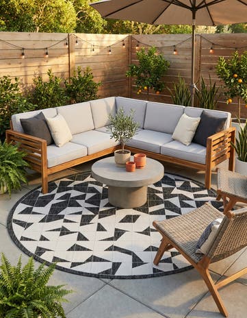 7' 10 x 7' 10 Easy-Clean Modern Indoor / Outdoor Round Rug