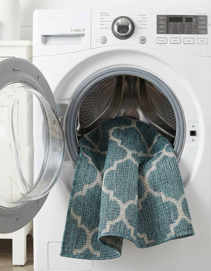 Detail image of  2' x 3'  Washable Lattice Indoor / Outdoor Rug