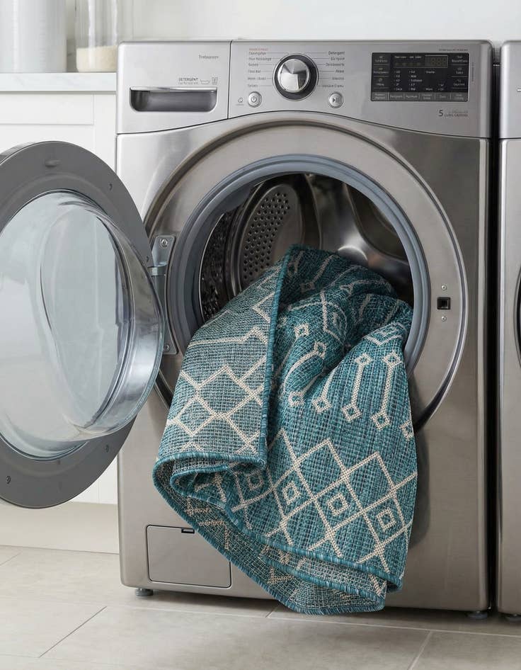 Detail image of 5' 3 x 5' 3  Washable Trellis Indoor / Outdoor Octagon Rug