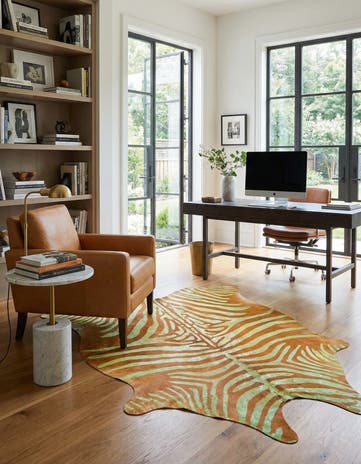 6' 9 x 7' 5 Cowhide Leather Freeform Rug