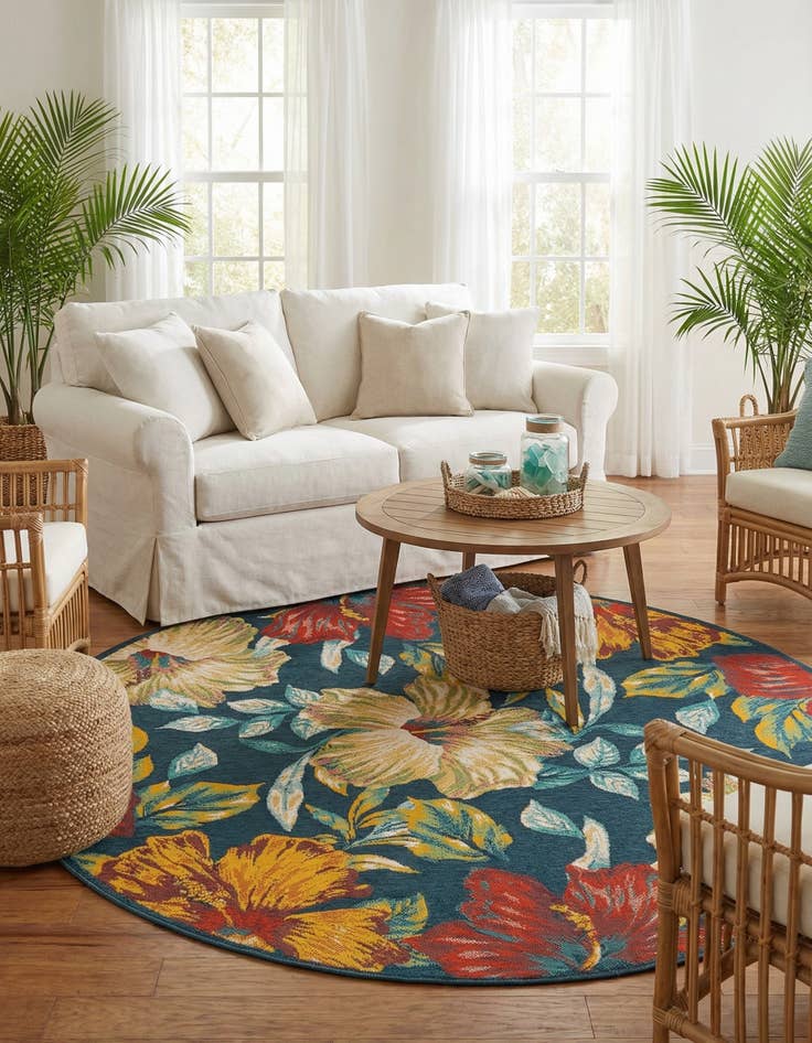 Detail image of  7' 10 x 7' 10  Washable Coastal Indoor / Outdoor Round Rug