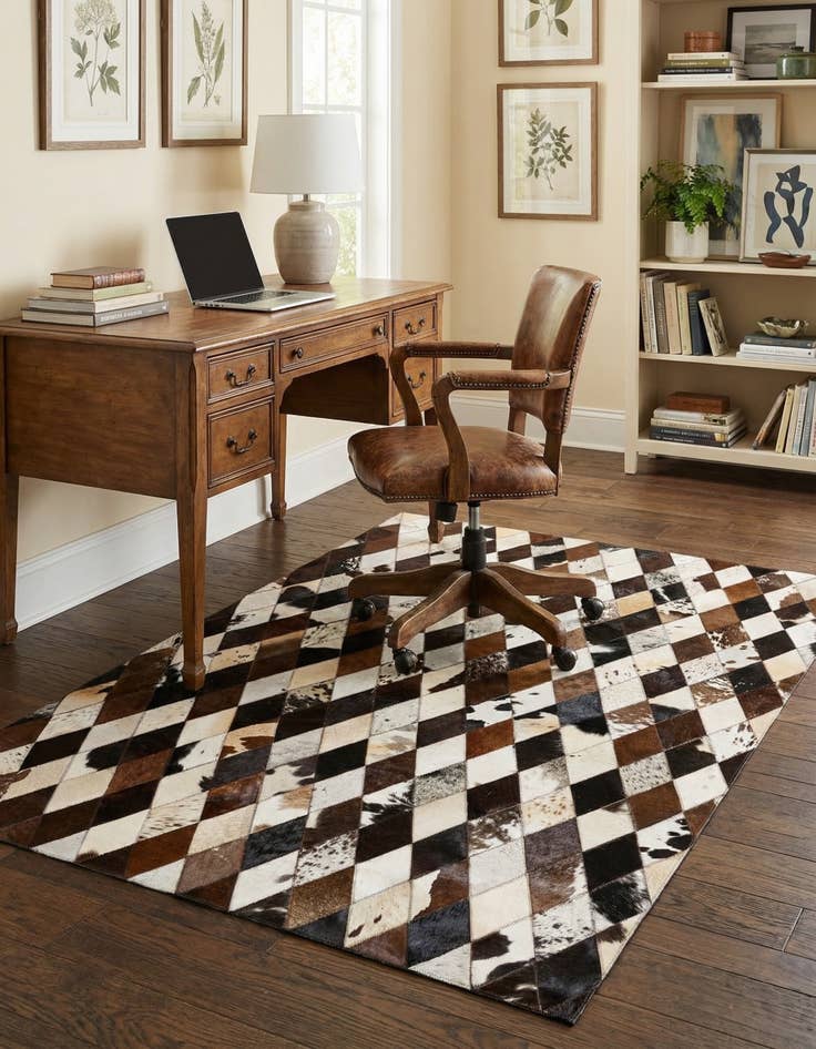 Detail image of 4' 1 x 5' 10 Cowhide Stocks Rug