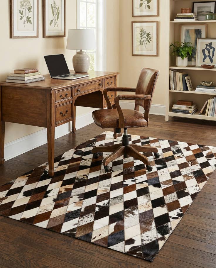 Detail image of 4' 1 x 5' 10 Cowhide Stocks Rug