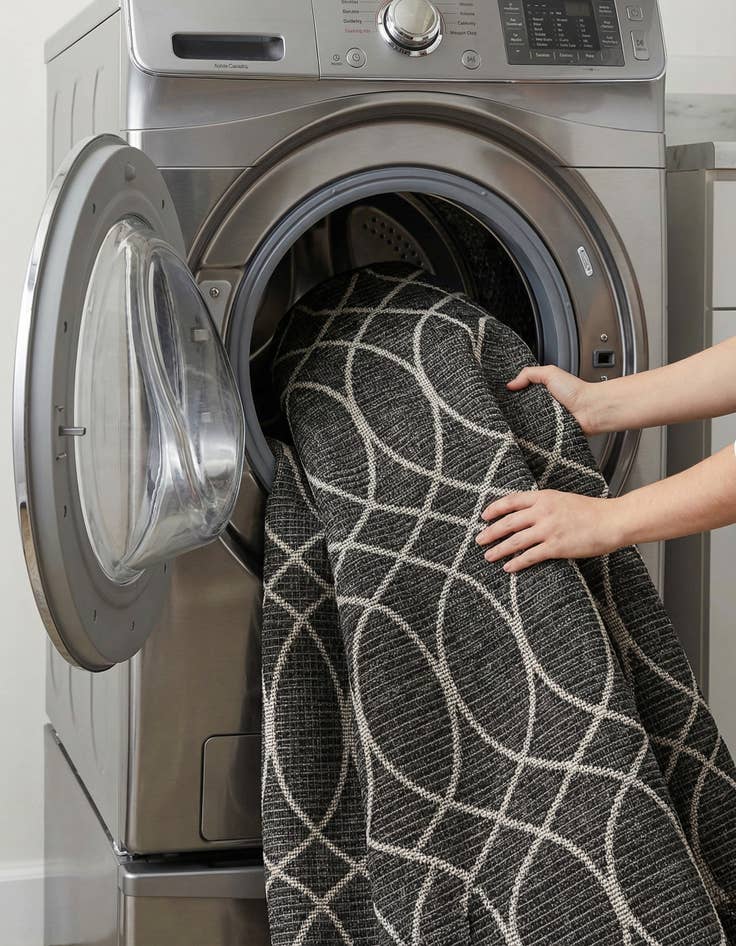 Detail image of 6' 5 x 9'  Washable Trellis Indoor / Outdoor Rug