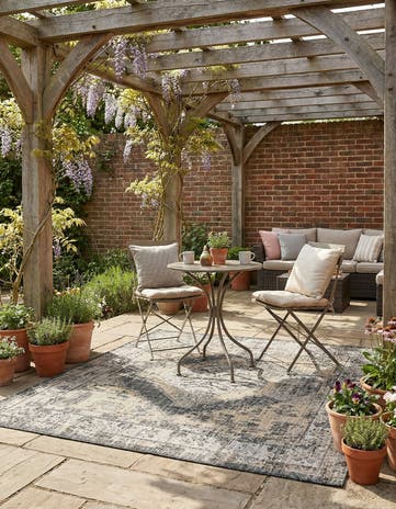5' 3 x 5' 3 Easy-Clean Traditional Indoor / Outdoor Square Rug