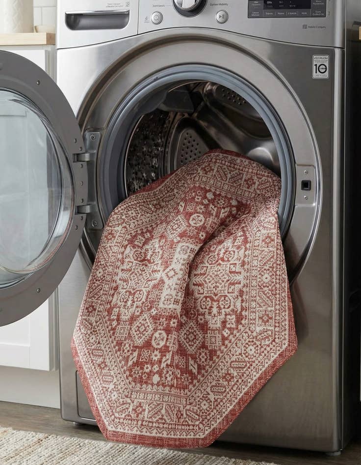 Detail image of 5' 3 x 5' 3  Washable Aztec Indoor / Outdoor Octagon Rug