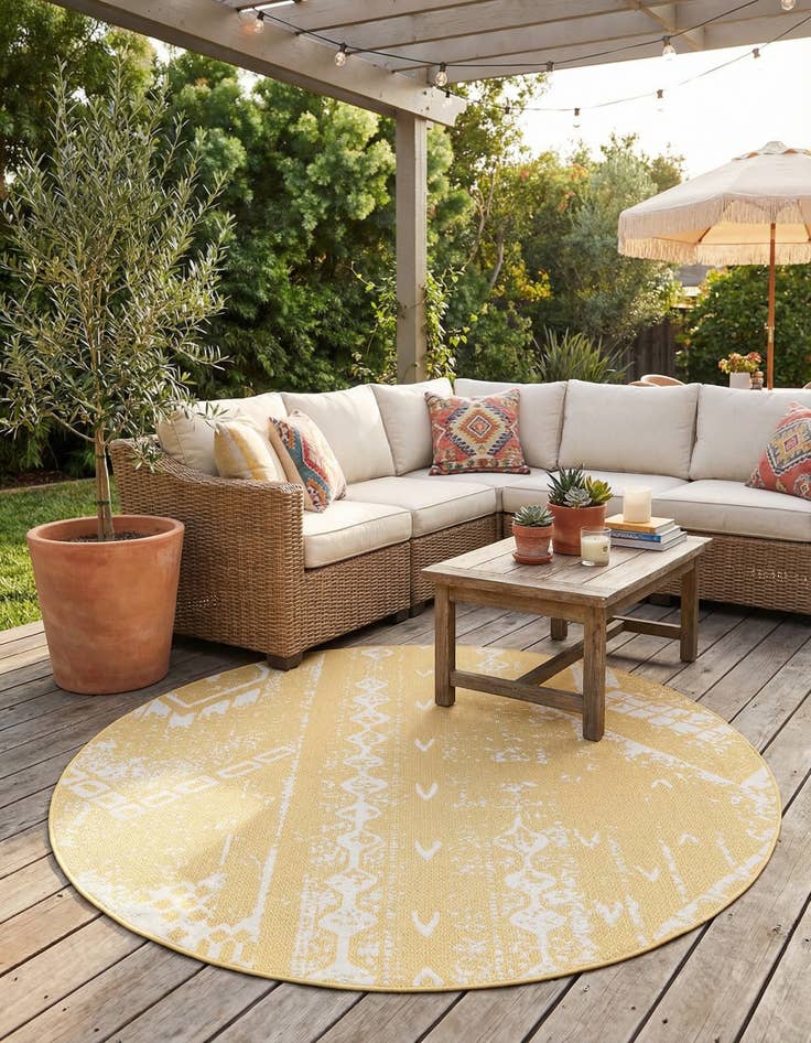 Detail image of  7' 10 x 7' 10  Washable Bohemian Indoor / Outdoor Round Rug