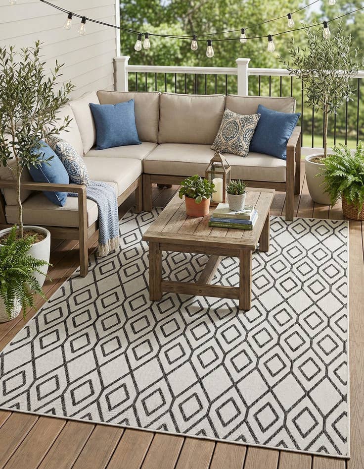 Detail image of 7' x 10' Easy-Clean Jill Zarin Turks and Caicos Indoor / Outdoor Rug
