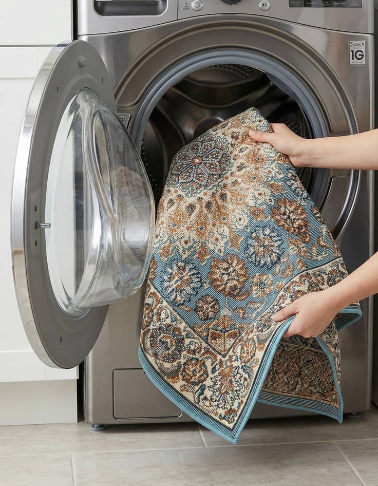 Detail image of 2' x 3' 1  Washable Traditional Indoor / Outdoor Rug