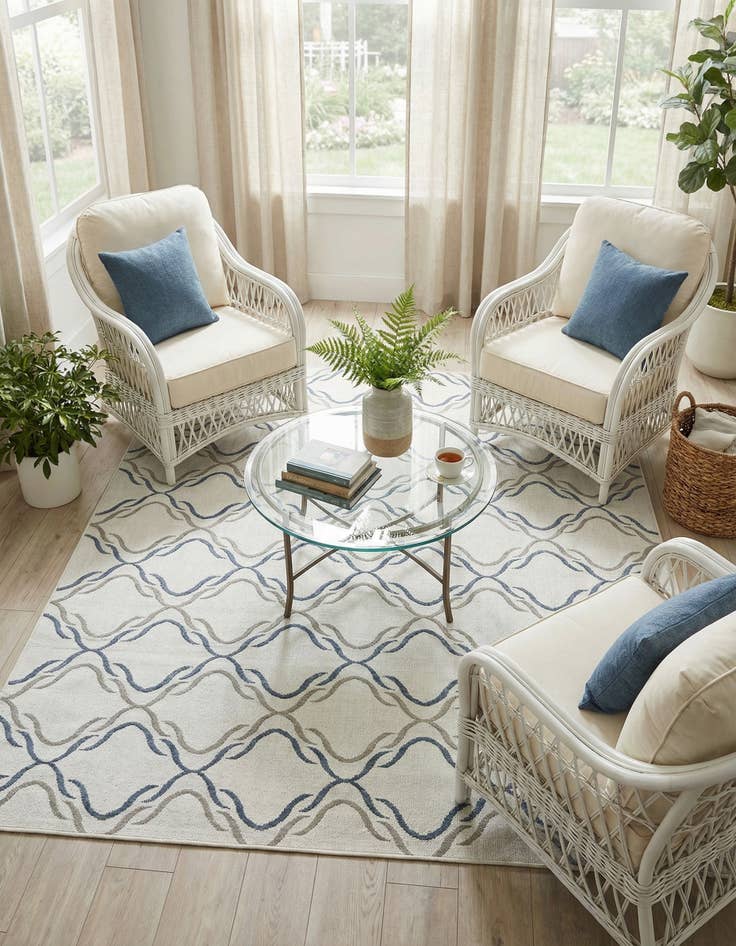 Detail image of 6' x 9' Easy-Clean Trellis Indoor / Outdoor Rug