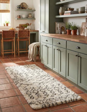 2' x 4' Moroccan Shag Runner Rug