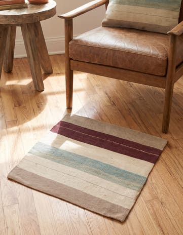 1' 6 x 1' 6 Hand Woven Pillow Wool Square Rug