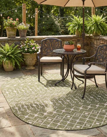 5' 3 x 8' Easy-Clean Lattice Indoor / Outdoor Oval Rug