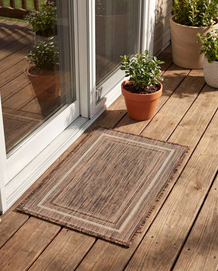 2' x 3' 1 Easy-Clean Border Indoor / Outdoor Rug