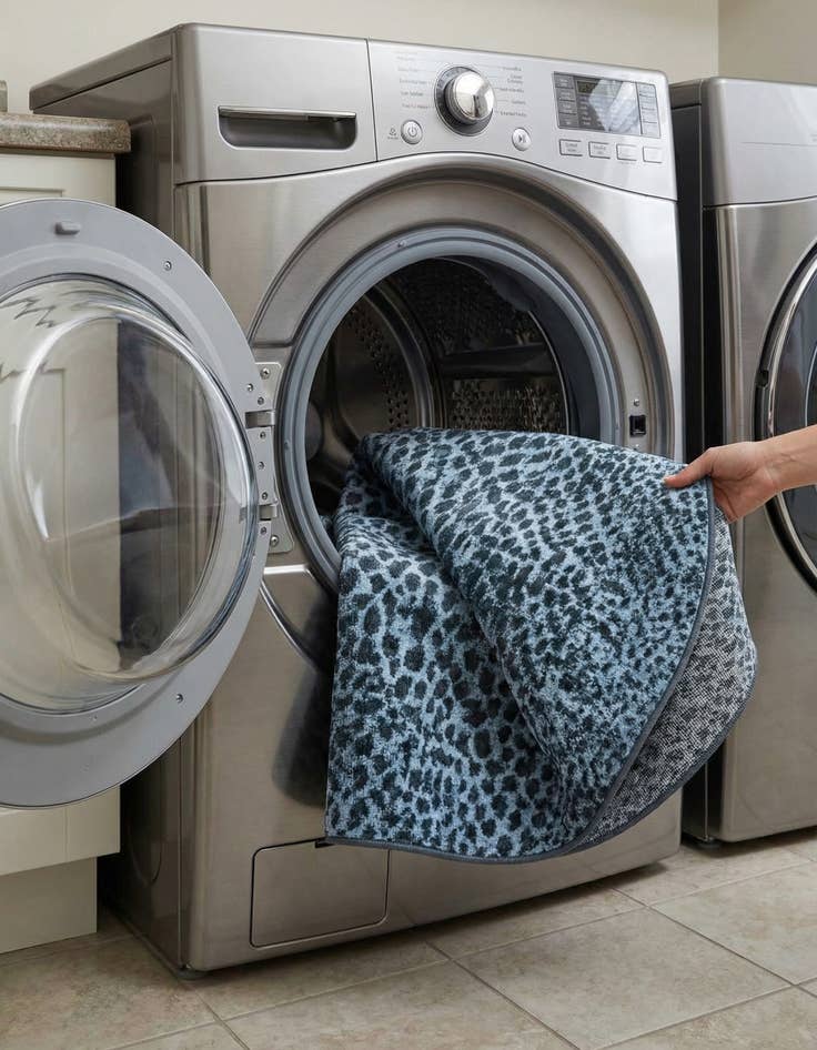 Detail image of  3' 3 x 3' 3 Kamala Washable Round Rug