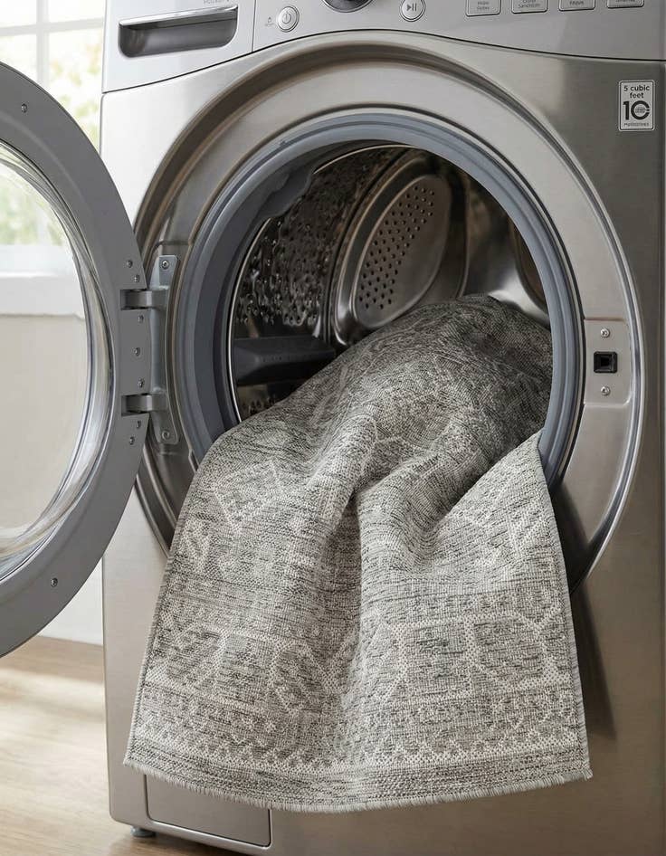 Detail image of 2' 7 x 4'  Washable Aztec Indoor / Outdoor Hearth Rug