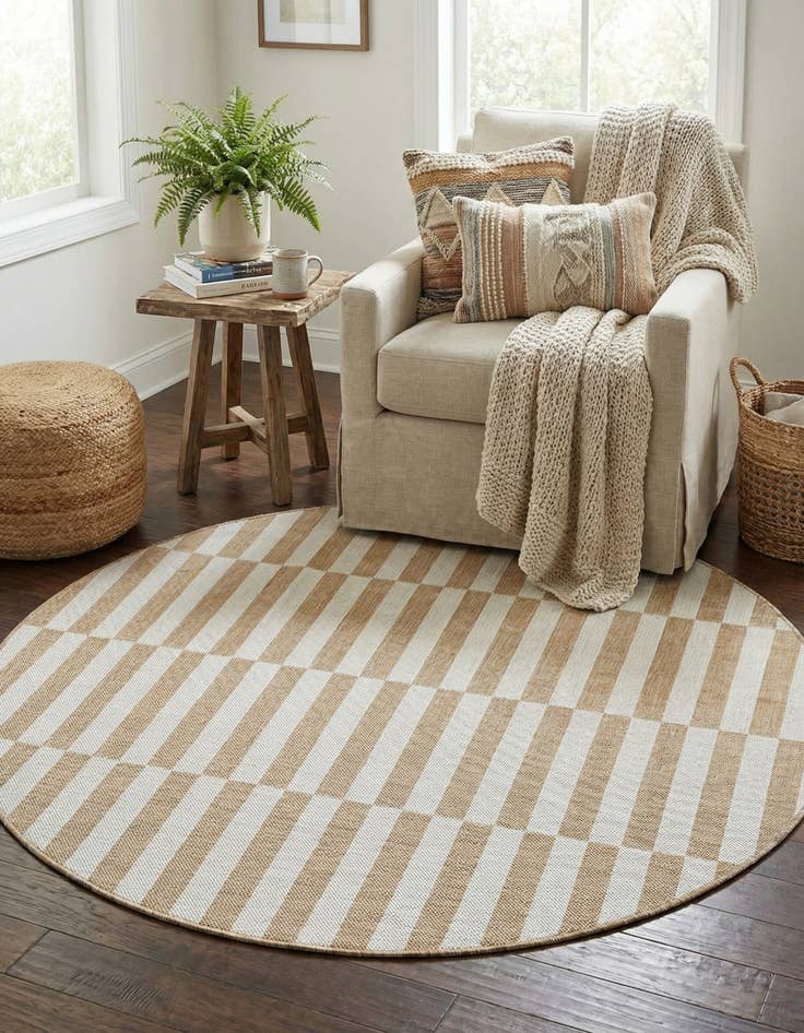Detail image of 5' 3 x 5' 3  Washable Striped Indoor / Outdoor Round Rug
