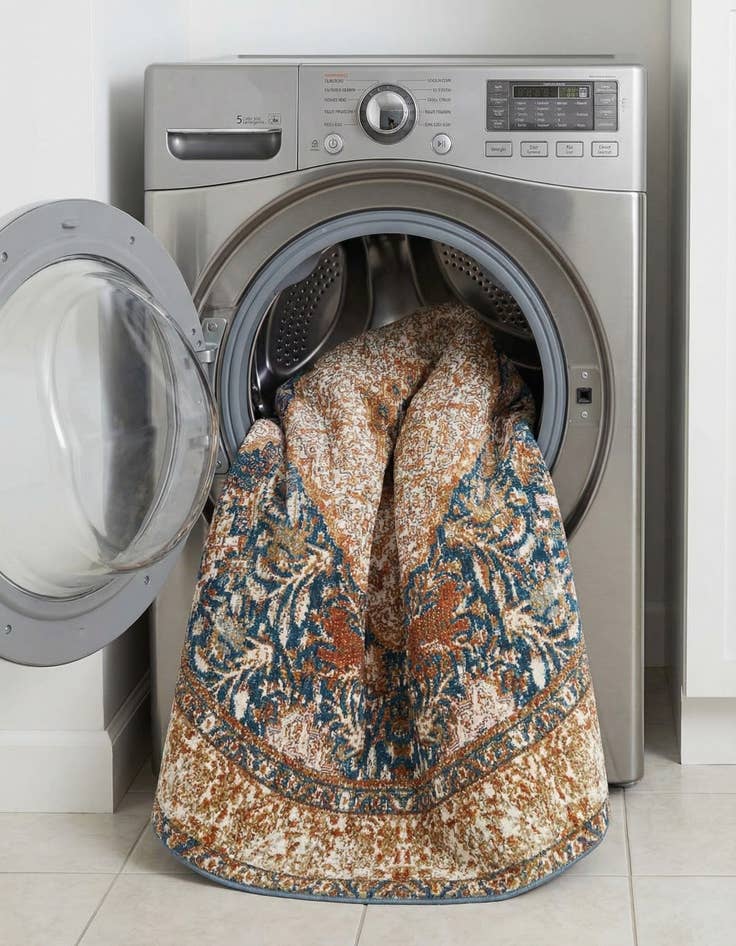 Detail image of  7' 10 x 7' 10  Washable Traditional Indoor / Outdoor Round Rug