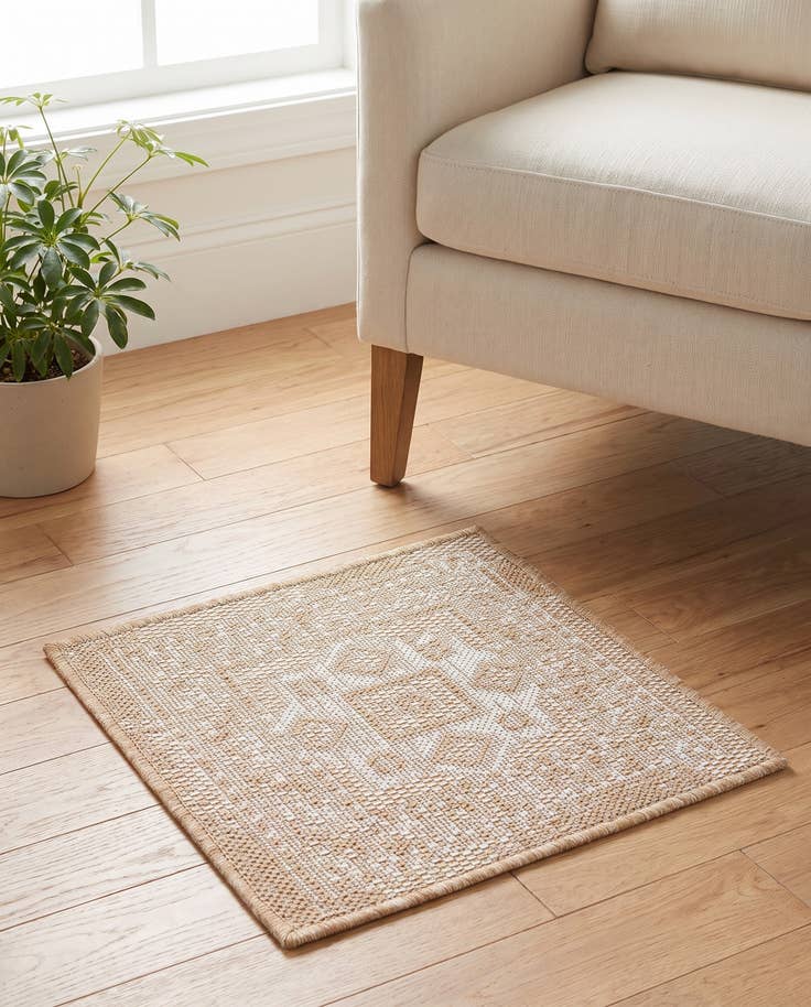 Detail image of 1' 4 x 1' 4 Easy-Clean Aztec Indoor / Outdoor Sample Rug