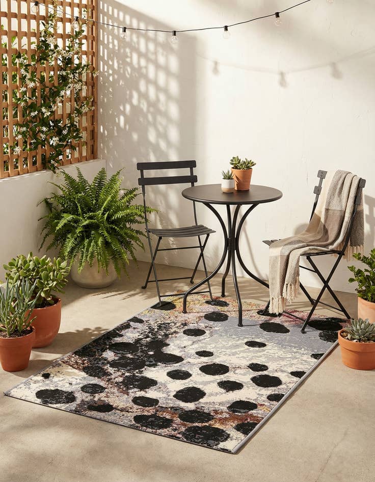 Detail image of 2' x 3'  Washable Modern Indoor / Outdoor Rug