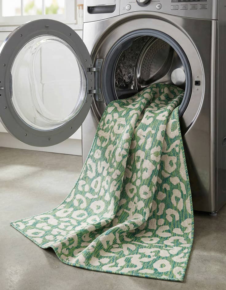 Detail image of  5' 3 x 8'  Washable Safari Indoor / Outdoor Rug