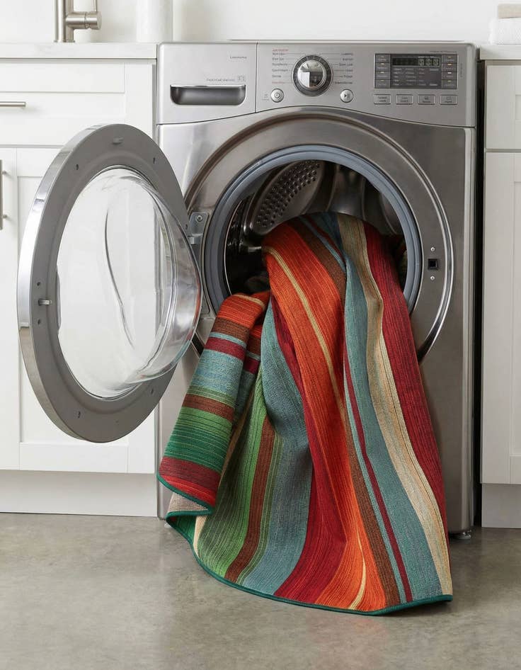 Detail image of 4' x 4'  Washable Modern Indoor / Outdoor Round Rug